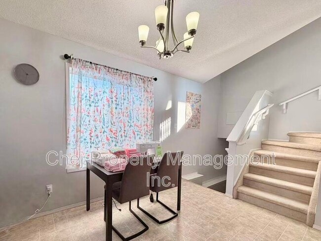 Photo du bâtiment - 1847 Tomlinson Crescent NW