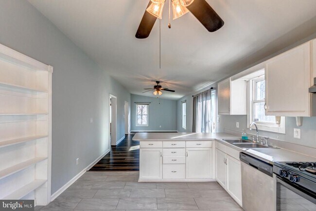 Building Photo - 12121 Catalina Dr