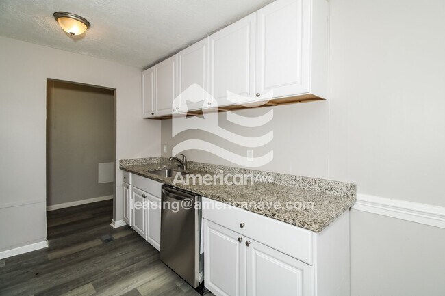 Building Photo - 10 Burdock Cir