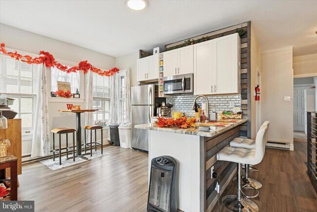 Foto del edificio - 641 E High St