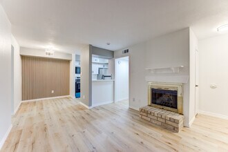 Building Photo - 18511 Egret Bay Blvd