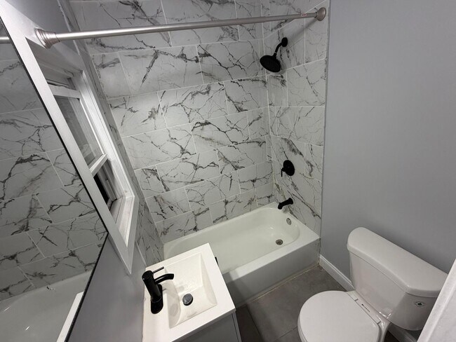 Building Photo - 360-362 Peshine