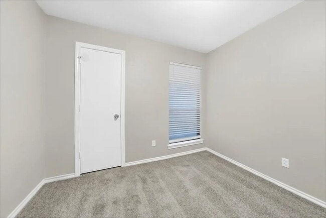 Building Photo - 4510 Lone Oak Dr