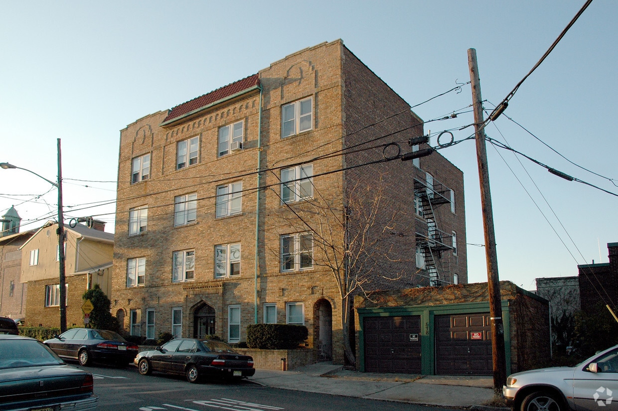 Building Photo - 292 Lawton Ave