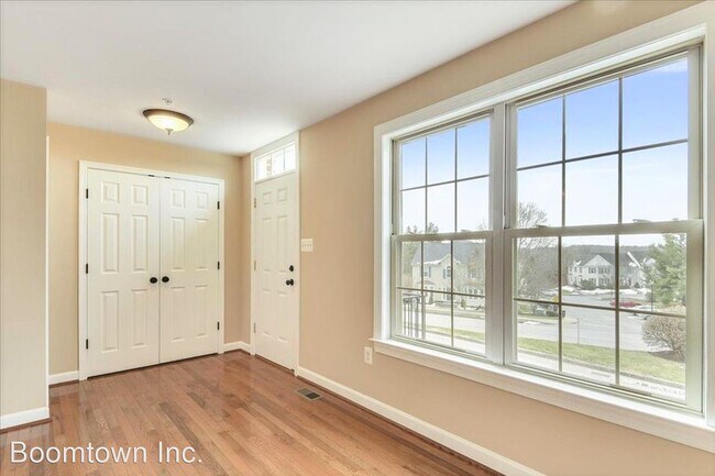 Building Photo - 3 br, 2.5 bath House - 6661 Harbor Light Way