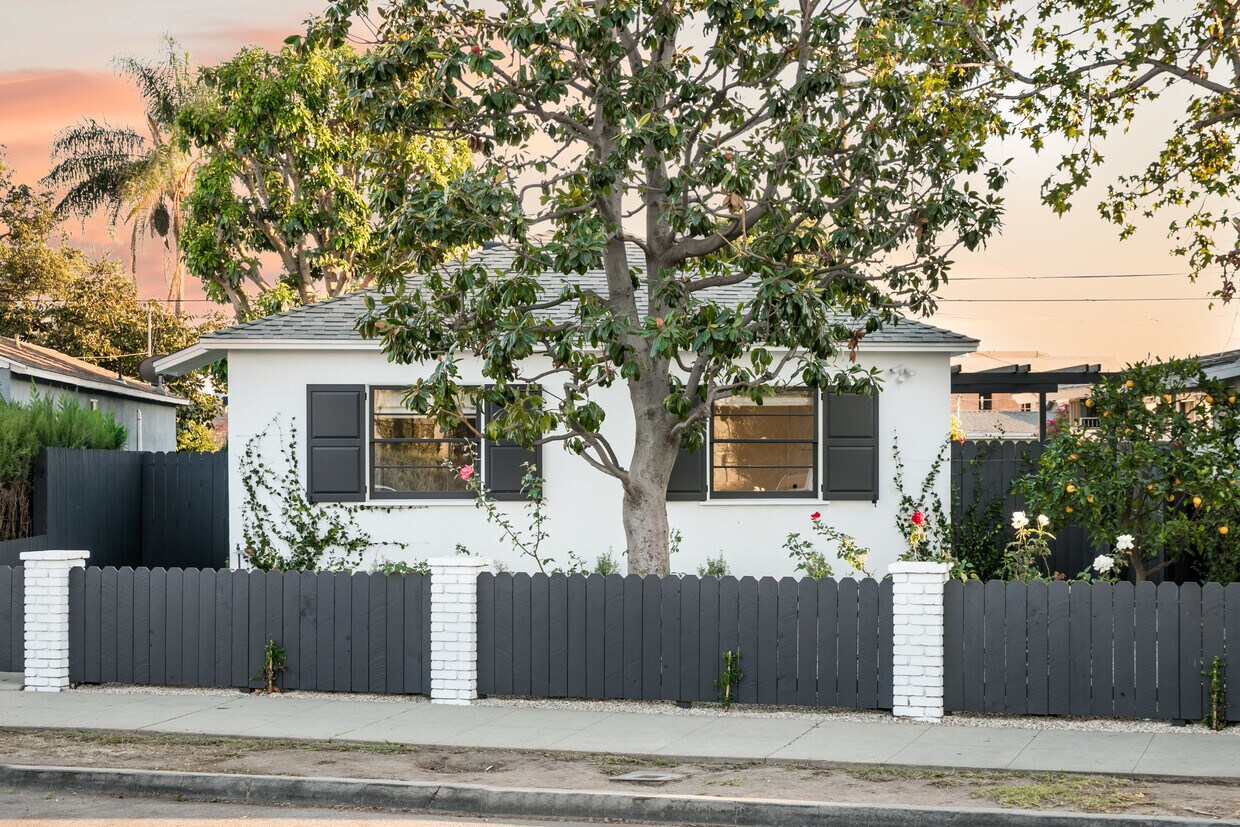 Foto principal - 11114 Exposition Blvd