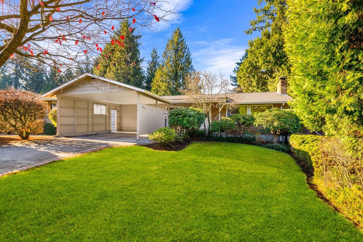 Foto principal - 14841 Densmore Ave N
