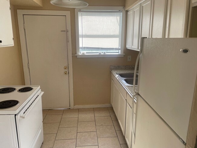 Building Photo - 1412 Fullilove Dr