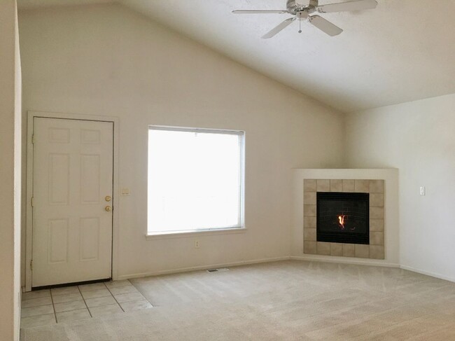 Foto del edificio - 1297 NE Dawson Dr