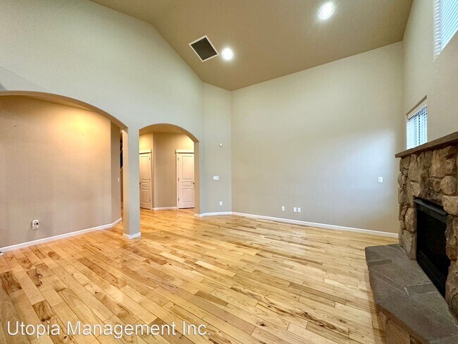 Building Photo - 4 br, 3 bath House - 1287 NE Hudspeth Circle