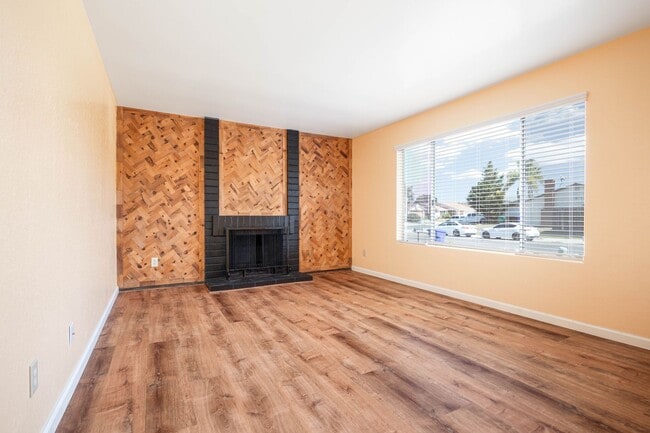 Building Photo - Perfectly Located, Updated 3 Bedroom Mira Mesa Home