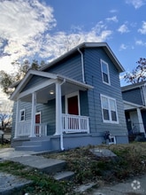 Building Photo - 1808 Lawn Ave