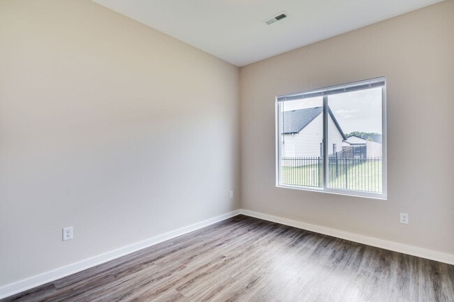 Building Photo - 1731 E Cloverbrook Ct