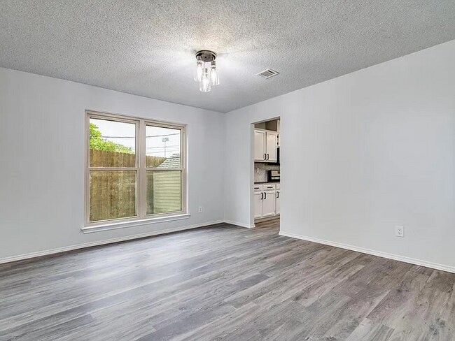 Foto del edificio - 702 Riverlawn Dr