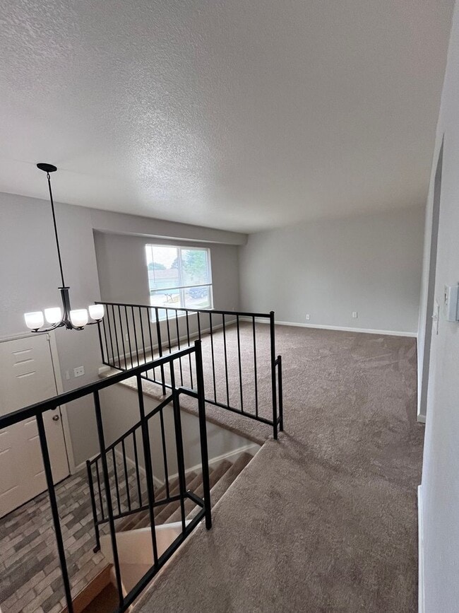 Foto del edificio - Updated 4-bedroom, 2 bathroom home in Thornton!