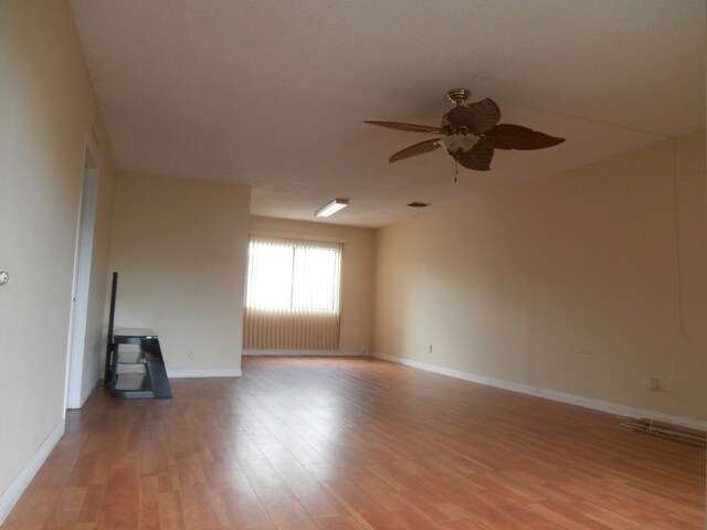 Foto del edificio - 5055 Coldwater Canyon Ave