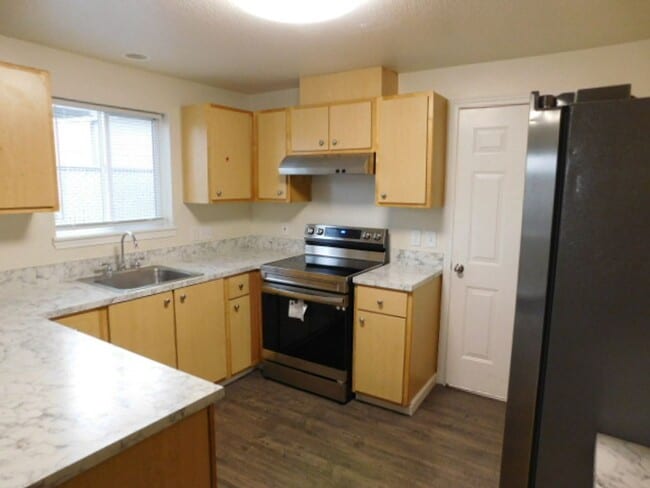 Building Photo - 3Bd/2.5Ba Two Story House - Available Soon!