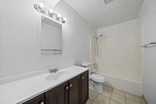 Building Photo - 3010 N Sparkman Blvd