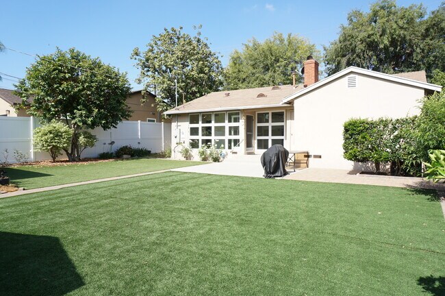 Foto del edificio - 5540 Balboa Blvd