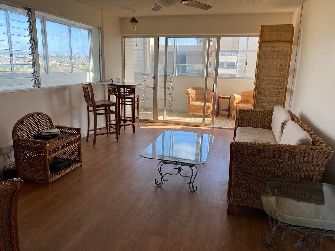 Foto principal - 2421 Ala Wai Blvd