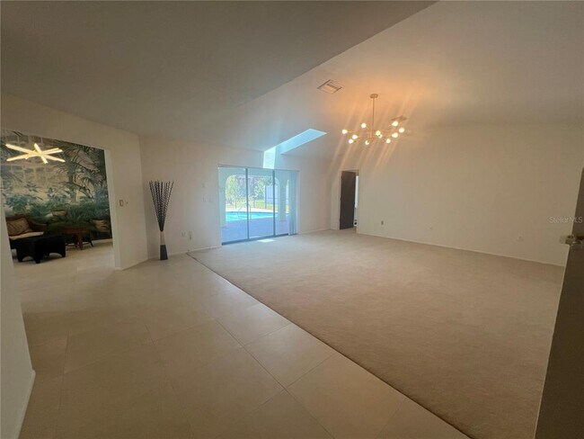 Foto del edificio - 21212 Burkhart Dr