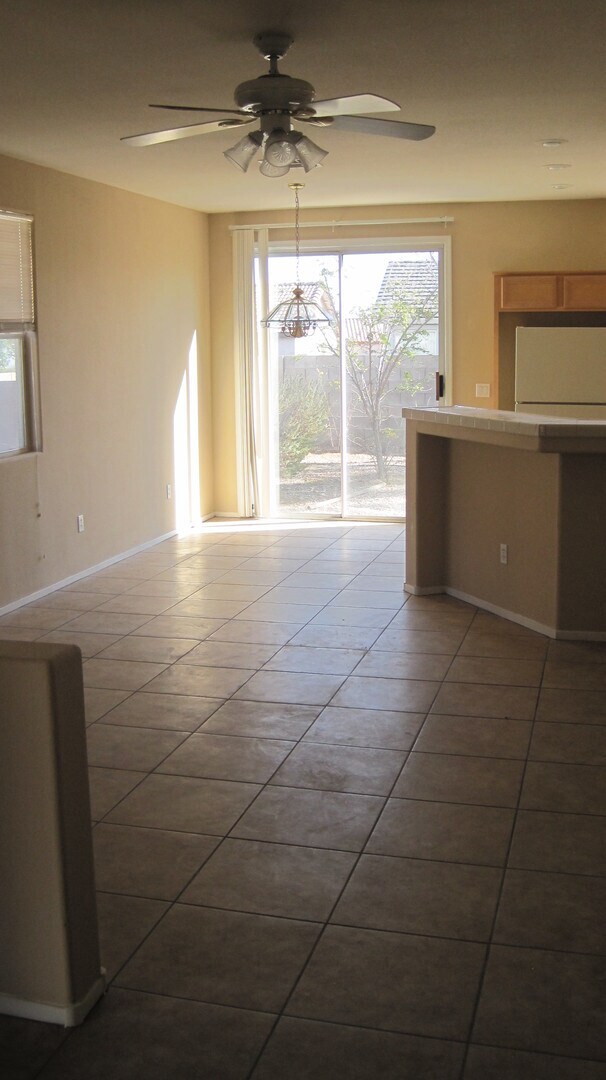 Foto del edificio - Beautiful 3 bdrm/2bth in Summerlin!!! Upgr...