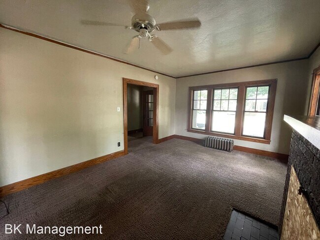 Building Photo - 3 br, 1 bath House - 411 W Stadium Ave