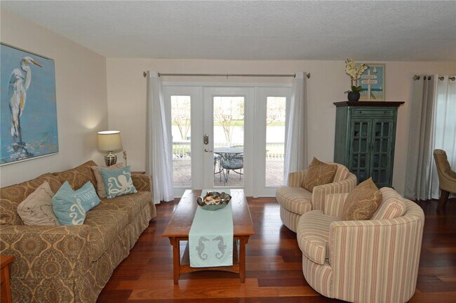Building Photo - 213 Sea Horse Dr SE