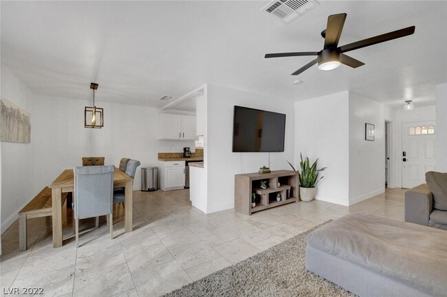Living to dining view - 3112 La Mesa Dr