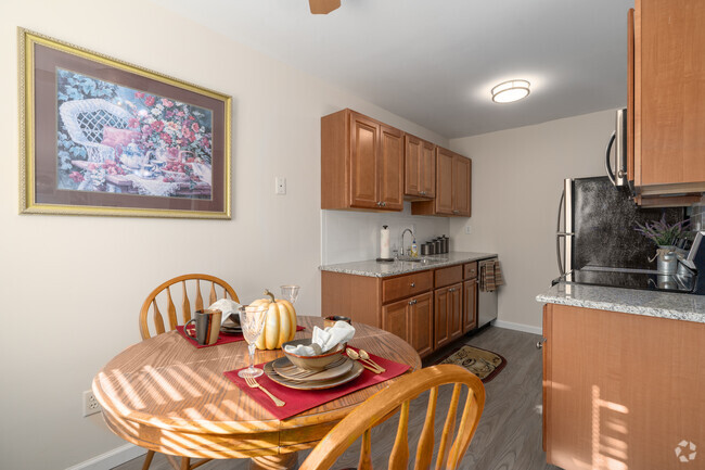 2BR, 1BA - 850SF - Kitchen - Audubon Court Apartments