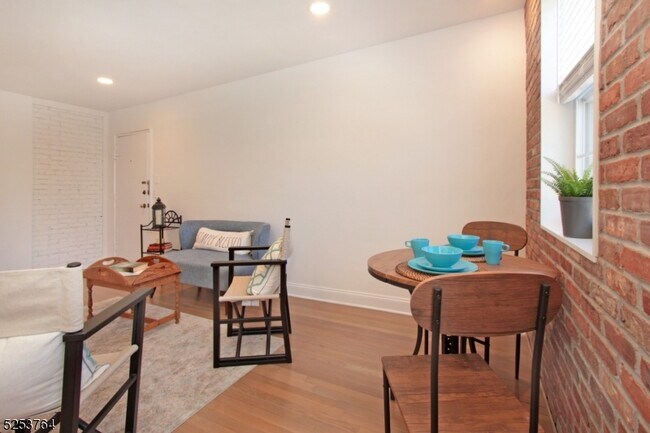 Foto del edificio - 378 Claremont Ave