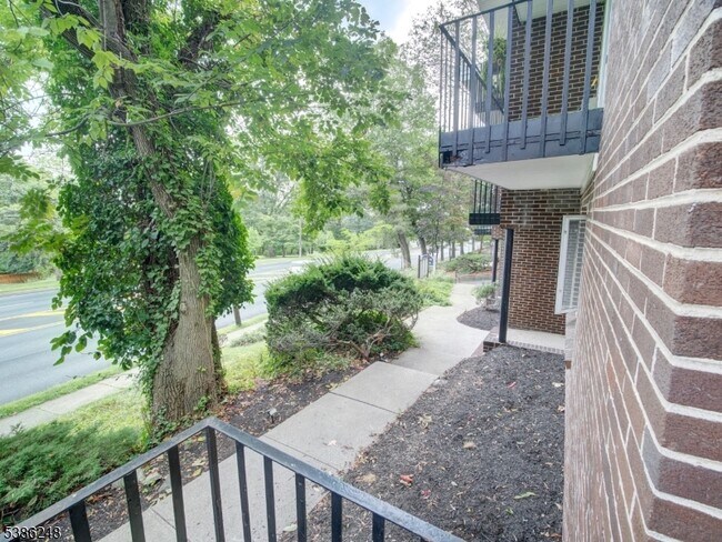 Foto del edificio - 850 Bloomfield Ave