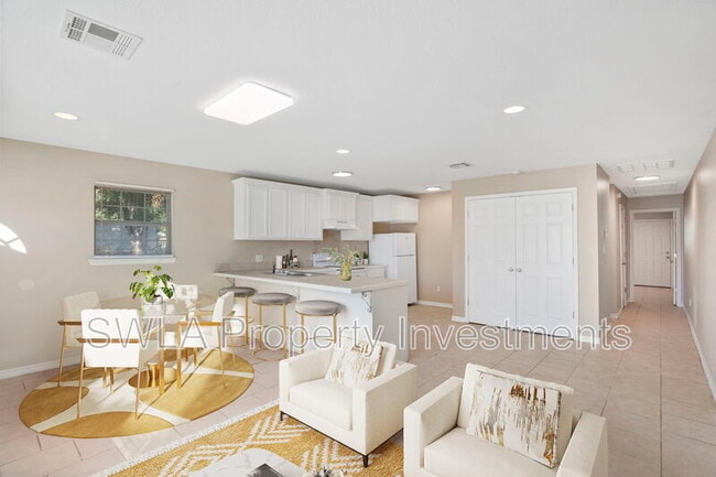 Building Photo - 308 W Napoleon St