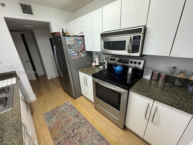 Foto del edificio - 1200 Brickell Bay Dr