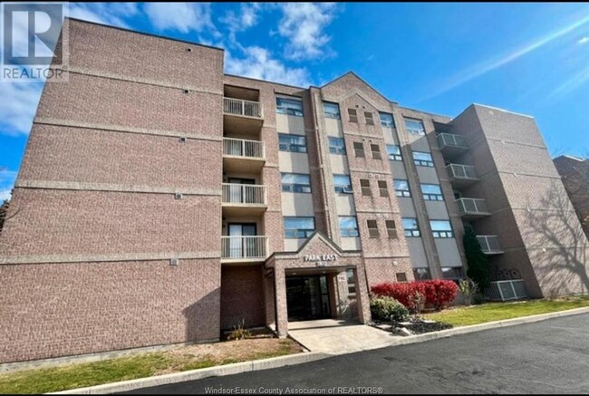Building Photo - 1160 Lauzon Rd