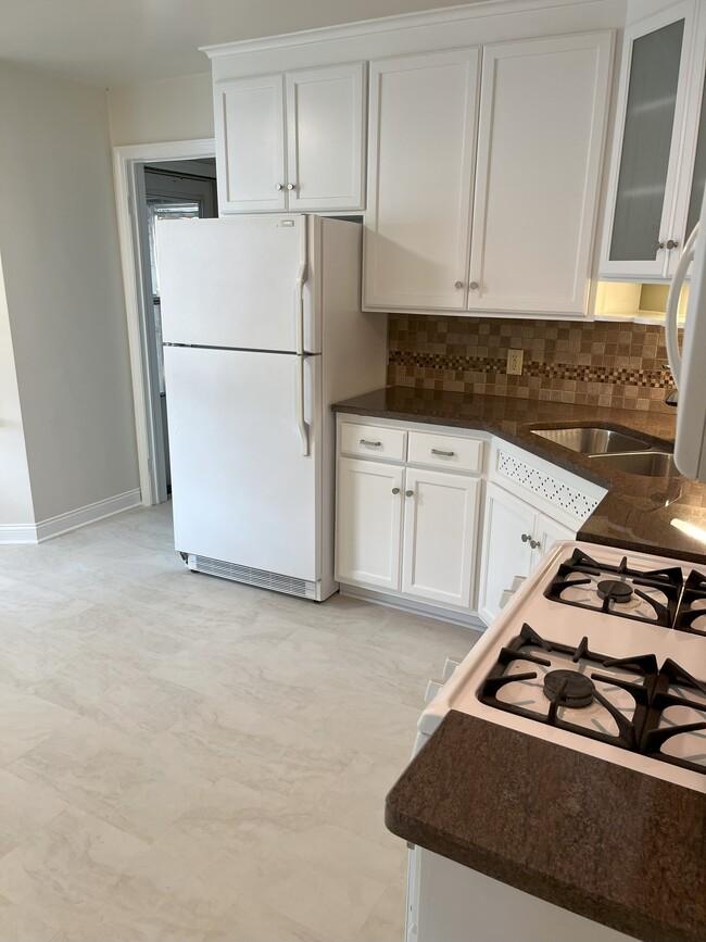 Kitchen - 632 N Superior St