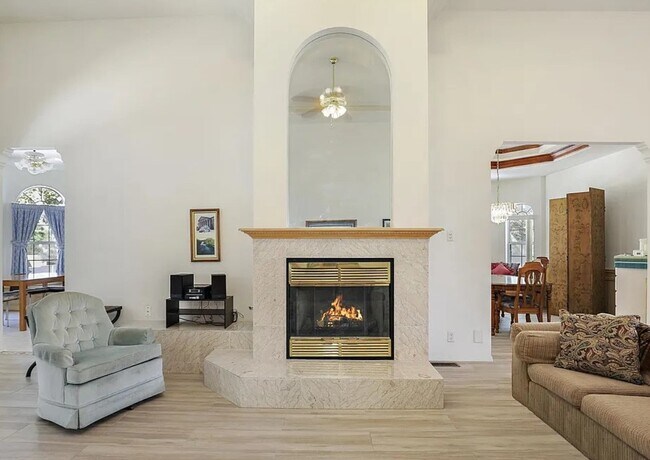 Foto del edificio - 6615 Wentworth Ct NE