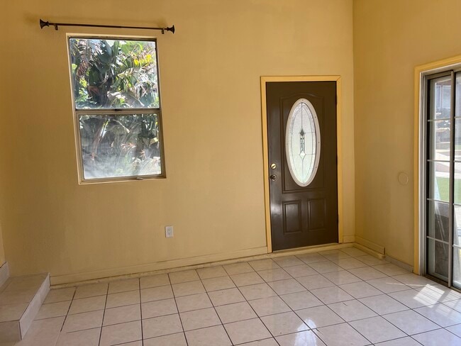 Living room - 1619 Primavera Ln