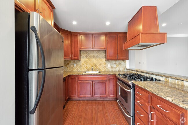 1 habitación, 1 baño, 650 pies cuadrados - 1236 N Flores St