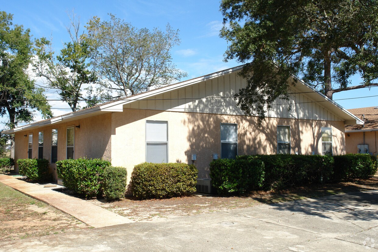 Primary Photo - 60 Lincoln Dr