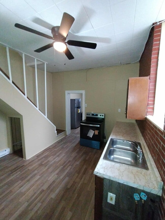 Building Photo - 170-172 Market St Cumbola, PA