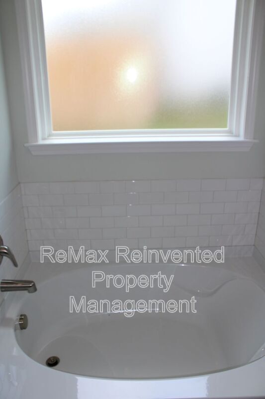 Building Photo - 921 Holbrook Dr