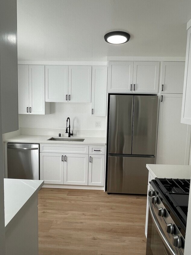 200 S McCoy Rd, Orange, CA 92868 Townhome Rentals in Orange CA