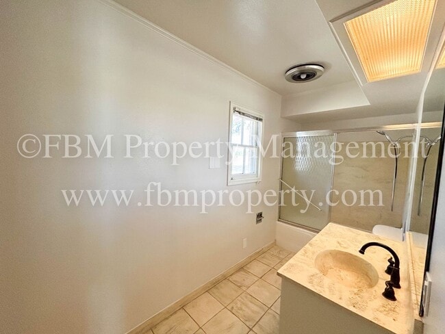 Foto del edificio - 2200 Country Club Rd