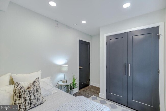 Building Photo - 1420 Eastern Ave NE