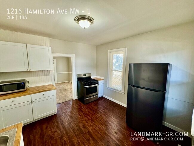 Building Photo - AVAILABLE NOW - Lower Level 2 Bedroom - Gr...