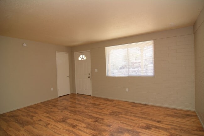 Building Photo - Charming Brick Construction 3 Bedroom 2 Ba...
