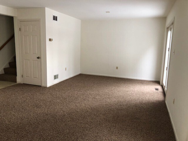 Building Photo - 106 Treetops Dr