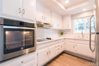 Building Photo - 2116 Via Puerta
