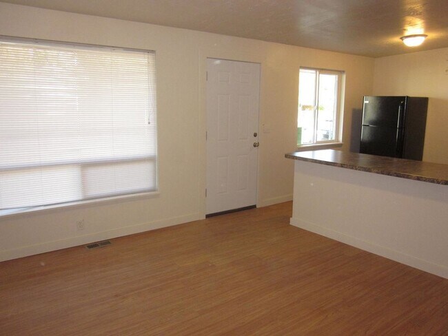Foto del edificio - 408-410 E. Granite Ave.
